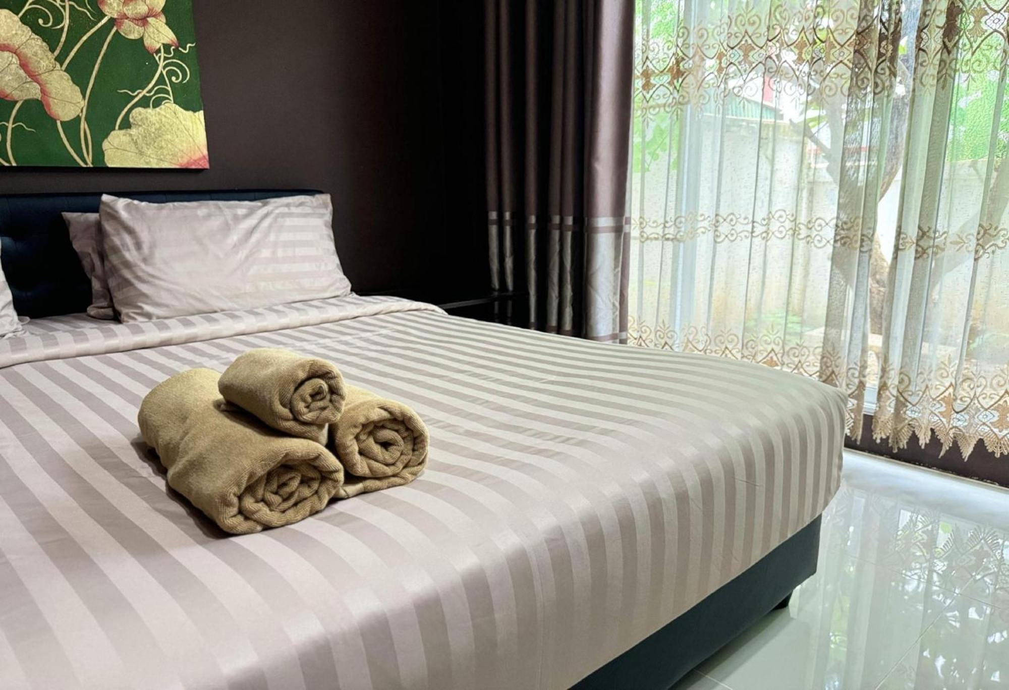 Collection O Bupamontra Chiangmai Hotel Chiang Mai Bagian luar foto