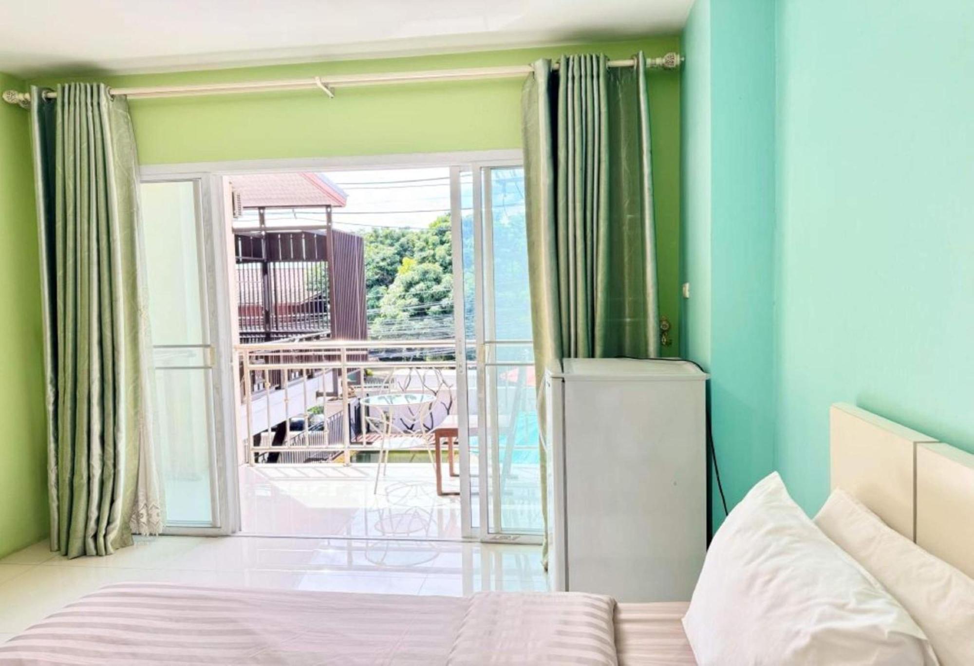 Collection O Bupamontra Chiangmai Hotel Chiang Mai Bagian luar foto