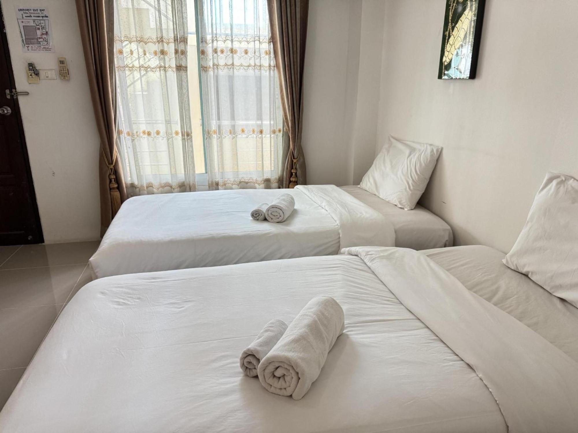 Collection O Bupamontra Chiangmai Hotel Chiang Mai Bagian luar foto