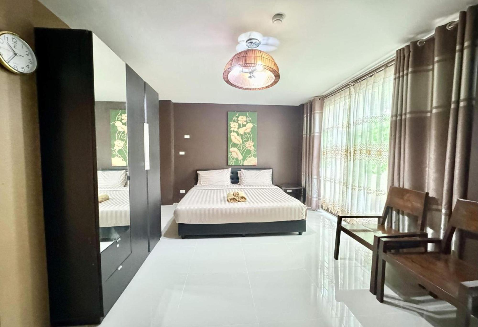 Collection O Bupamontra Chiangmai Hotel Chiang Mai Bagian luar foto