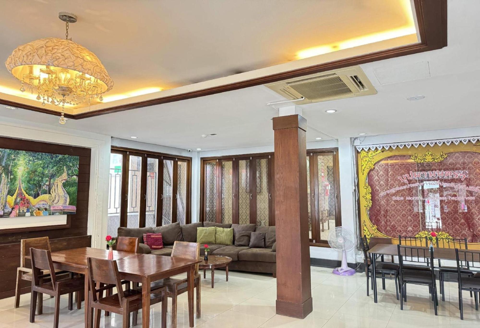 Collection O Bupamontra Chiangmai Hotel Chiang Mai Bagian luar foto